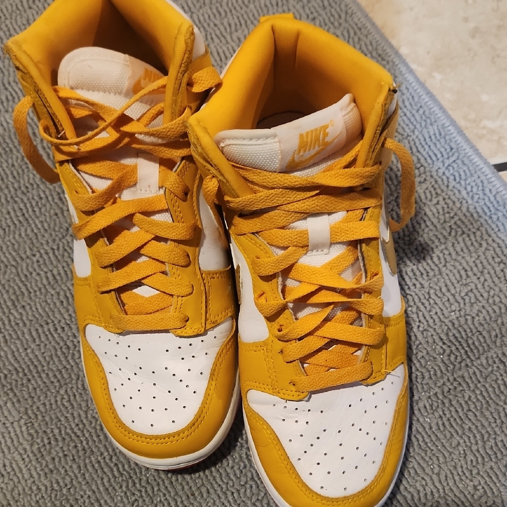 Nike High-Top Sneakers in Yellow and White